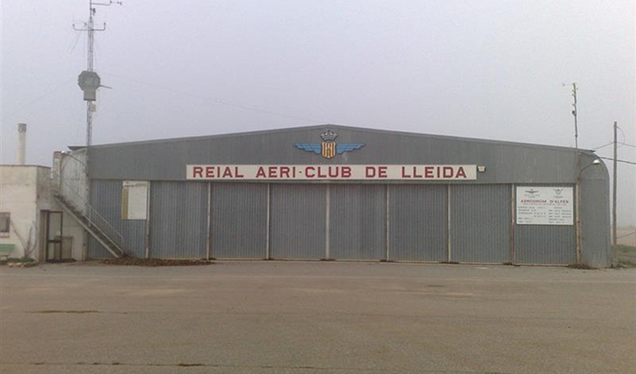 1280px-Hangar_principal